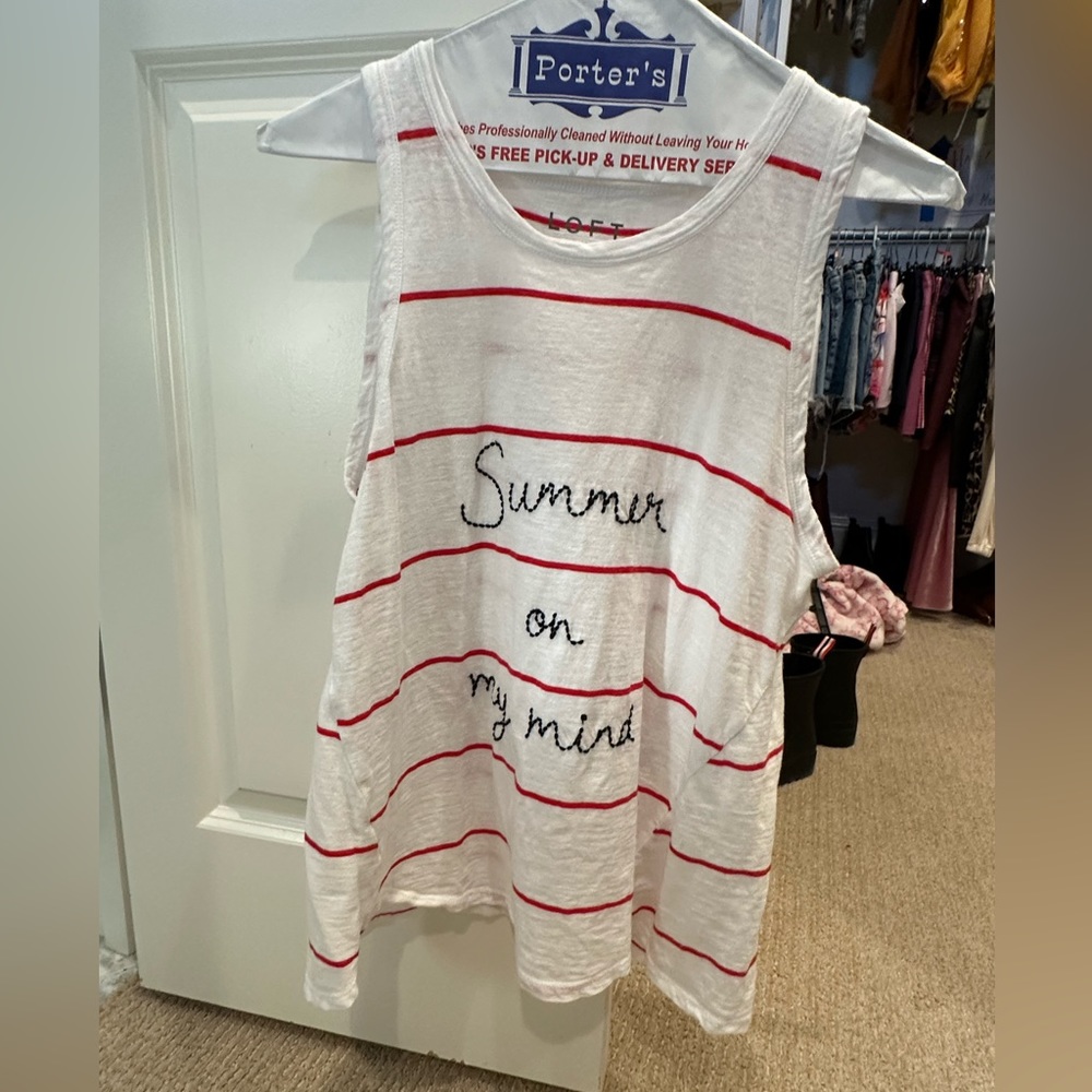 Loft graphic tank. EUC